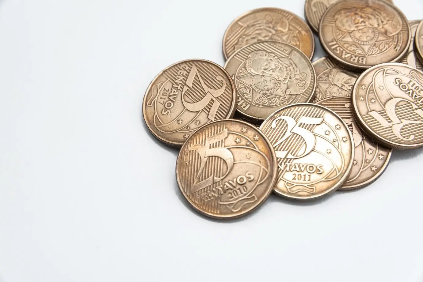 Dinero: monedas brasileñas de 25 centavos